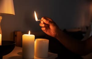 Família será indenizada após 5 dias sem energia; criança em tratamento contra leucemia foi afetada