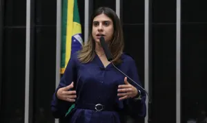 Deputada acusada de agredir Nikolas não entra em lista de denunciados