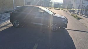 Mulher confunde pedais do carro automático e mata marido atropelado