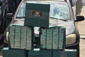 PM e Gefron apreendem 300 quilos de drogas e causam prejuízo de R$ 4,3 milhões às facções