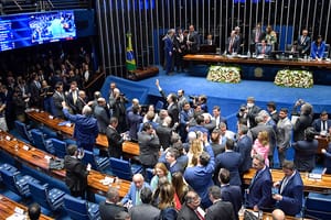 Comissão de Constituição e Justiça do Senado rejeita PEC da Blindagem