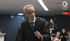 Defesa de Mauro Cid abre sustentações orais em julgamento da Primeira Turma do STF