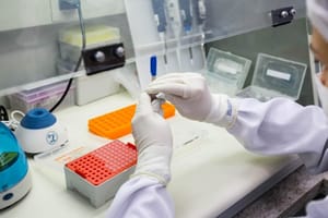 Lacen identifica circulação de nova variante recombinante da Covid-19 em Mato Grosso