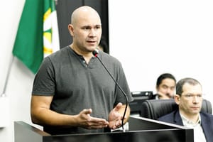 "É uma política de valorização baseada em mérito, não em presença automática"