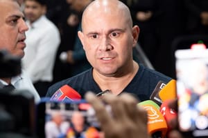 "Vândalos serão excluídos de programa de reassentamento", alerta prefeito de Cuiabá