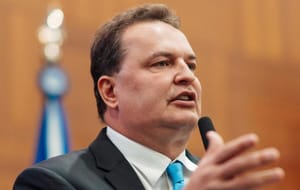 Max Russi: "A violência contra a mulher não pode ser tratada com descaso ou burocracia"