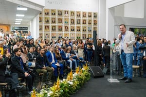 Max Russi apresenta "pacote de benefícios" a servidores com reajustes e plano de carreira