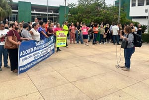 Enfermeiros ameaçam entrar em greve após impasse com prefeito sobre insalubridade