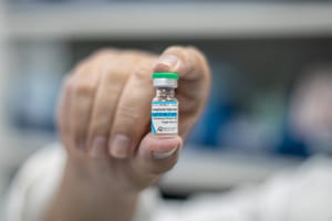 Paciente intoxicado por metanol pode ter ficado cego; jovem de 24 anos está internado no PS de Cuiabá