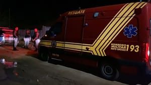 Homem é agredido com arma branca, socos e pontapés; vítima foi encontrada em casa