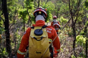 Corpo de Bombeiros combate incêndio criminoso no entorno do Parque Estadual da Serra Azul