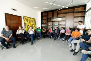 Servidores da saúde de Cuiabá suspendem ameaça de greve após reunião com prefeito