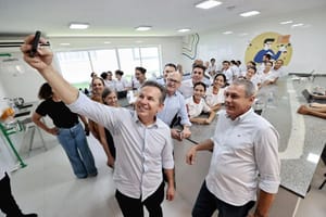 Governador confirma mais 33 escolas de alto padrão, com piscina, até final de 2026