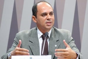 Auxiliar do ministro Carlos Fávaro recebeu R$ 50 mil da farra do INSS, aponta Coaf