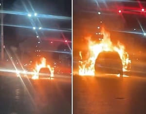 Carro pega fogo e fica destruído na Avenida Fernando Corrêa da Costa