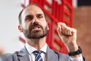 STF forma maioria para tornar Eduardo Bolsonaro réu por coação contra ministros