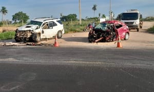 Pai, filha e tia morrem em colisão com quatro veículos; 4ª ocupante do veículo sobreviveu