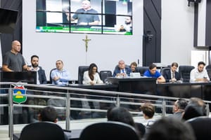 Cuiabá discute nova cobrança de resíduos para grandes geradores em audiência pública