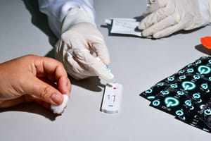 Cuiabá amplia cuidados contra HIV e ISTs durante Dezembro Vermelho