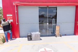 Farmácia é interditada em Cuiabá após concluir obra sem alvará e desrespeitar embargo