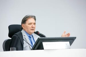 Jornalista e publicitário começam a cumprir pena por tentativa de extorsão contra conselheiro