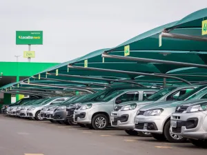 TJMT manda Localiza indenizar família deixada na estrada após bloqueio de carro alugado