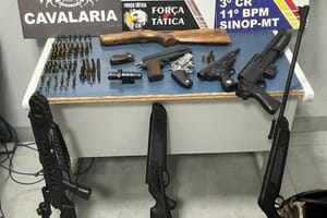 Homem é preso pela PM após ameaçar familiares e atirar dentro de sua residência