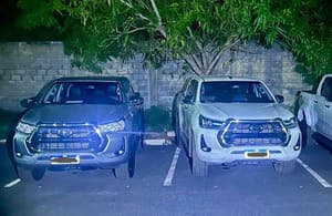 PM intercepta cegonha com duas caminhonetes adulteradas e prende homem por receptação