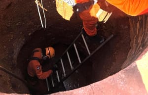 Bombeiros resgatam corpo encontrado em poço de 12 metros de profundidade