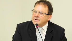 Juiz absolve prefeito de Santo Antônio do Leste de acusação de compra de votos