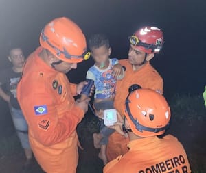 Bombeiros localiza criança de quatro anos que desapareceu em área de mata