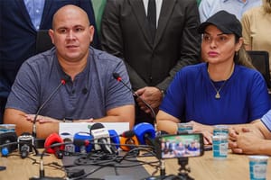 Abilio Brunini assina decreto que institui autonomia financeira e de nomeações para vice-prefeita