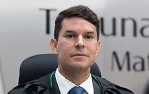 Aprovado por unanimidade na ALMT, Alisson Alencar toma posse como conselheiro do TCE