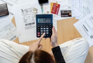 Número de famílias com contas em atraso aumenta na capital, aponta CNC