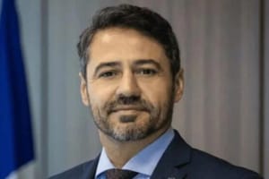 Ex-chefe da Receita Federal que tentou liberar joias para Bolsonaro é demitido