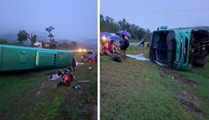 Ônibus com funcionários se envolve em acidente com carreta e deixa 17 feridos na BR-364