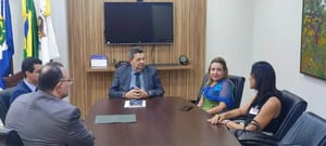 Corregedor recebe prefeita de Várzea Grande para discutir regularização e créditos fiscais