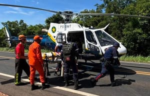 Corpo de Bombeiros realiza desencarceramento e socorre vítimas de grave acidente na MT-010