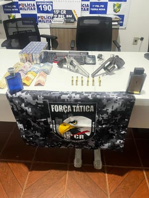PM recupera dois carros roubados, apreende armas de fogo e prende suspeitos