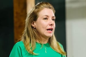 Empresa aciona TCE contra prefeita por dívida de R$ 2 milhões e paralisação de obra em Várzea Grande