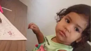 Mulher incendeia carro do namorado por vingança e fogo mata filha de 2 anos da vizinha