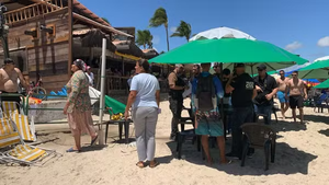 Barraca é interditada após agressão a turistas de MT em Porto de Galinhas
