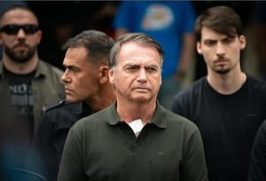 Ex-presidente Bolsonaro é transferido da PF para a Papudinha por decisão de Moraes