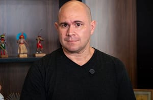 Abilio anuncia projeto de lei que isenta IPTU para moradores de ruas sem asfalto: "Não é justo"