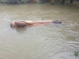 Bombeiros localizam corpo de motorista após queda de carro em rio; vítima tinha 41 anos