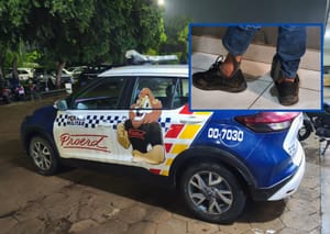 Homem com tornozeleira foge de moto, joga mochila com produtos roubados e acaba preso