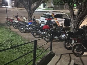 Policiais militares apreendem 12 motos e registra 121 infrações durante "rolezinho" em Jaciara