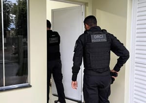 Jovem de 20 é preso acusado de difundir ideologias neonazistas e racistas nas redes sociais