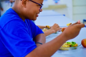 Seduc abre seleção para bibliotecários e nutricionistas; salário é de R$ 7,8 mil