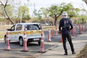 Detran-MT muda exame prático da CNH e libera carros automáticos